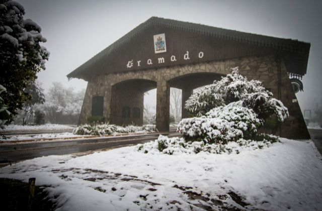 Portal de Gramado com neve
